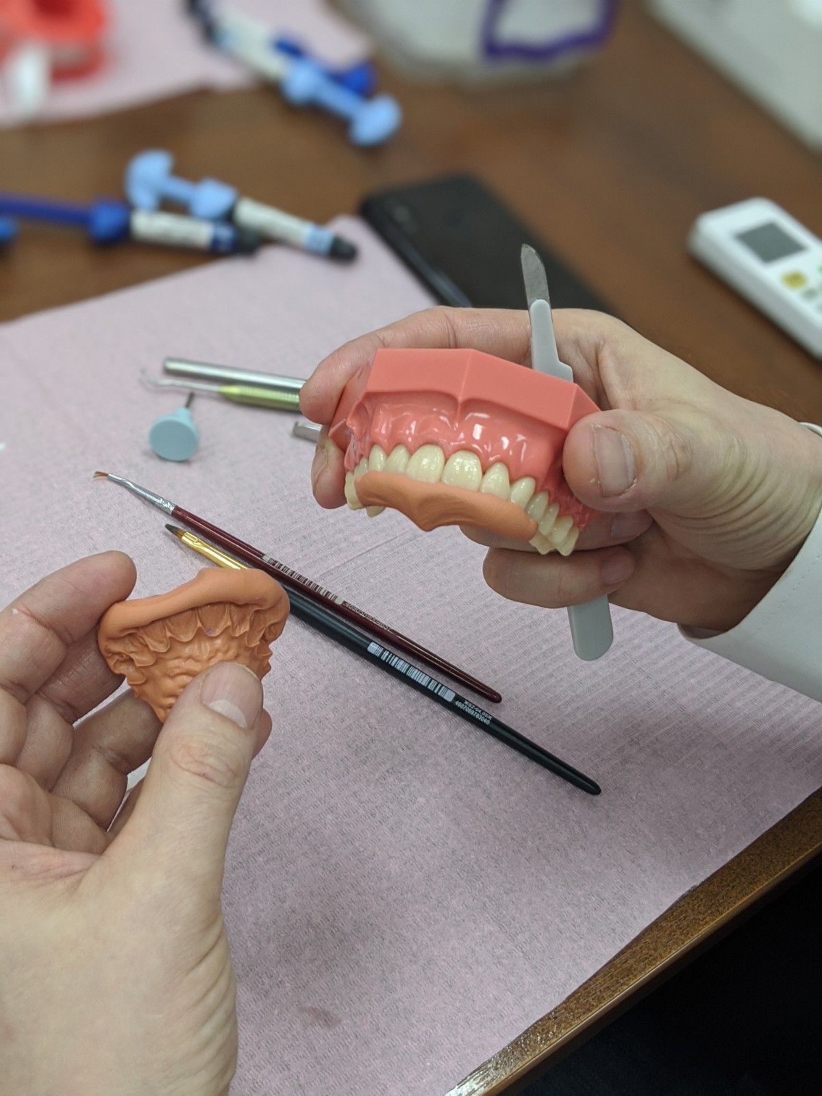 6 марта 2020 года в Краевой клинической стоматологической поликлинике состоялся практический курс на тему: «Прямые реставрации твердых тканей зубов с использованием современных материалов»