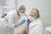 Непривитых жителей Кубани старше 60 лет будут приглашать на вакцинацию персонально
